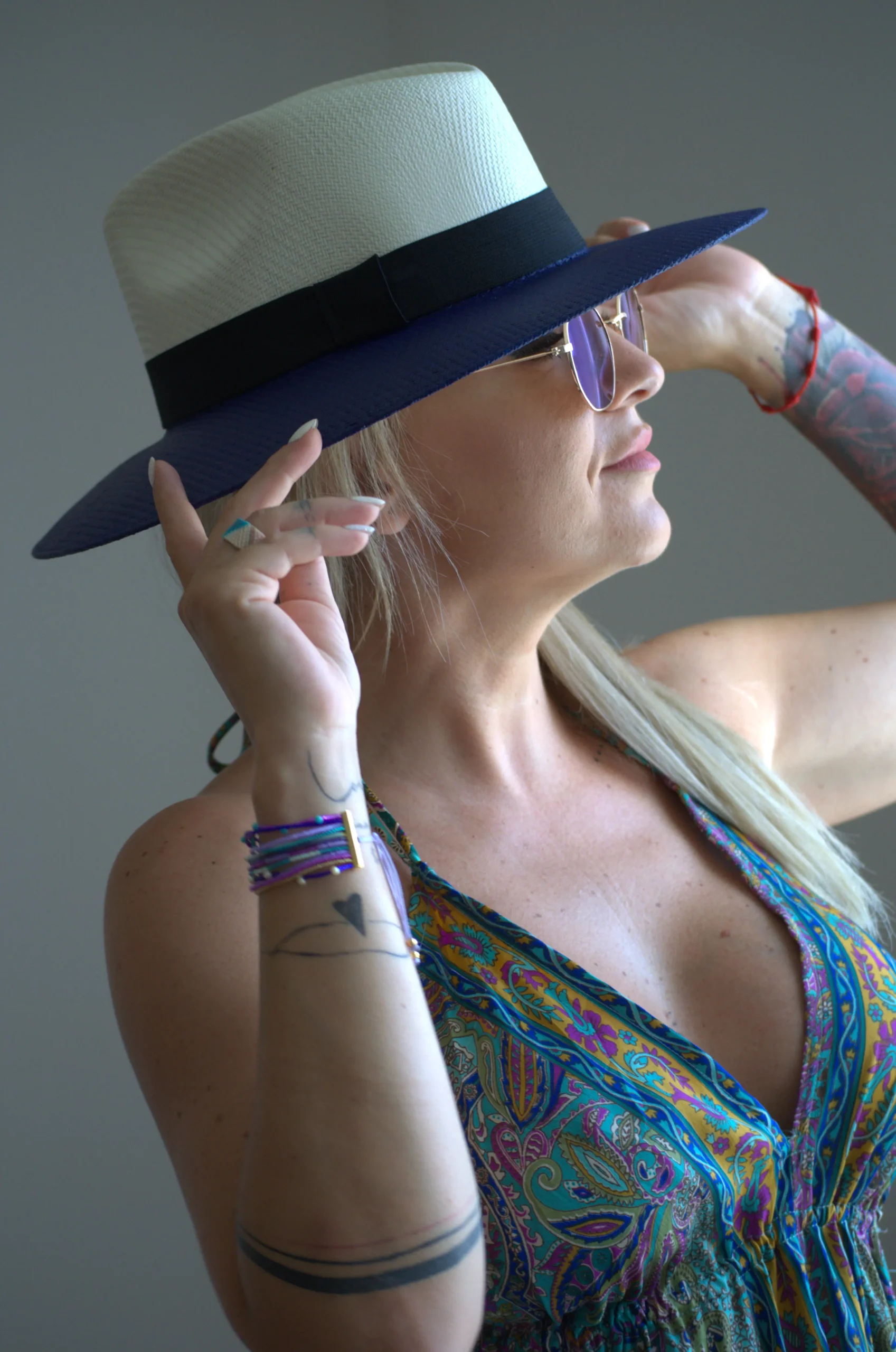 hand_painted_color_hat_dark_blue (ručně malovaná čepice)